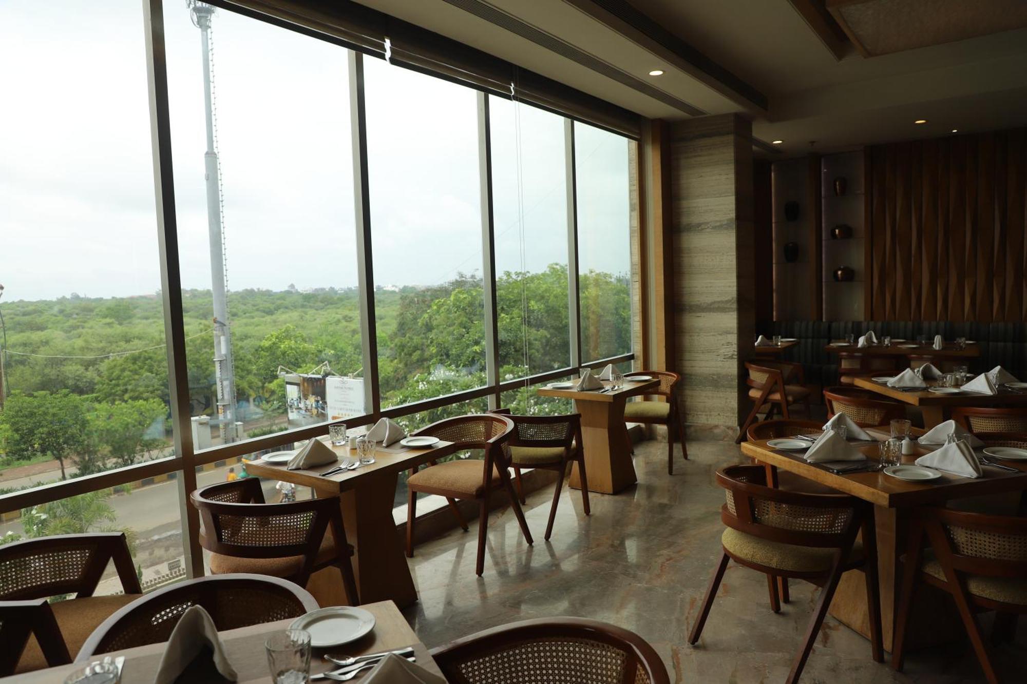 EFCEE Sarovar Portico Bhavnagar Esterno foto