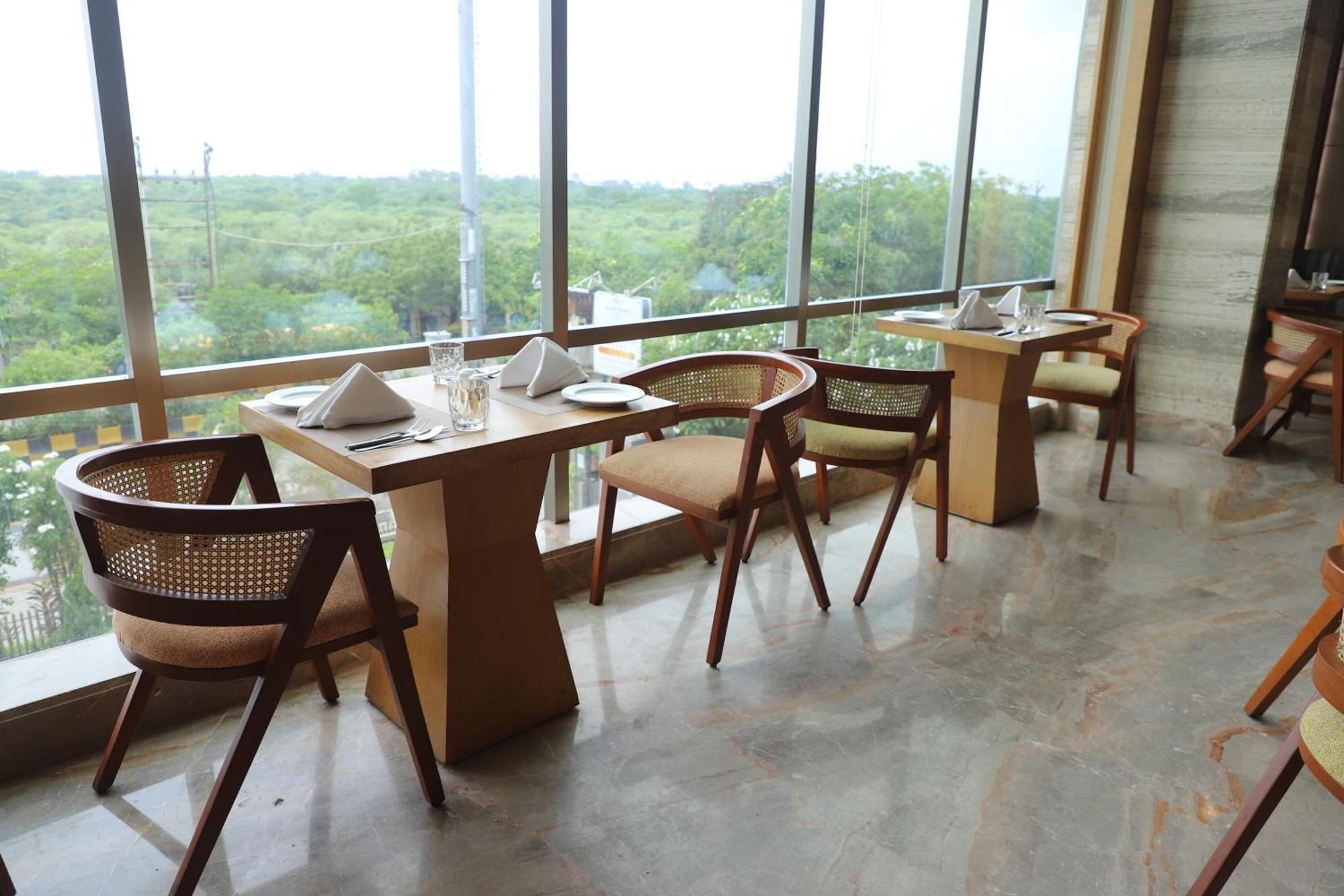 EFCEE Sarovar Portico Bhavnagar Esterno foto