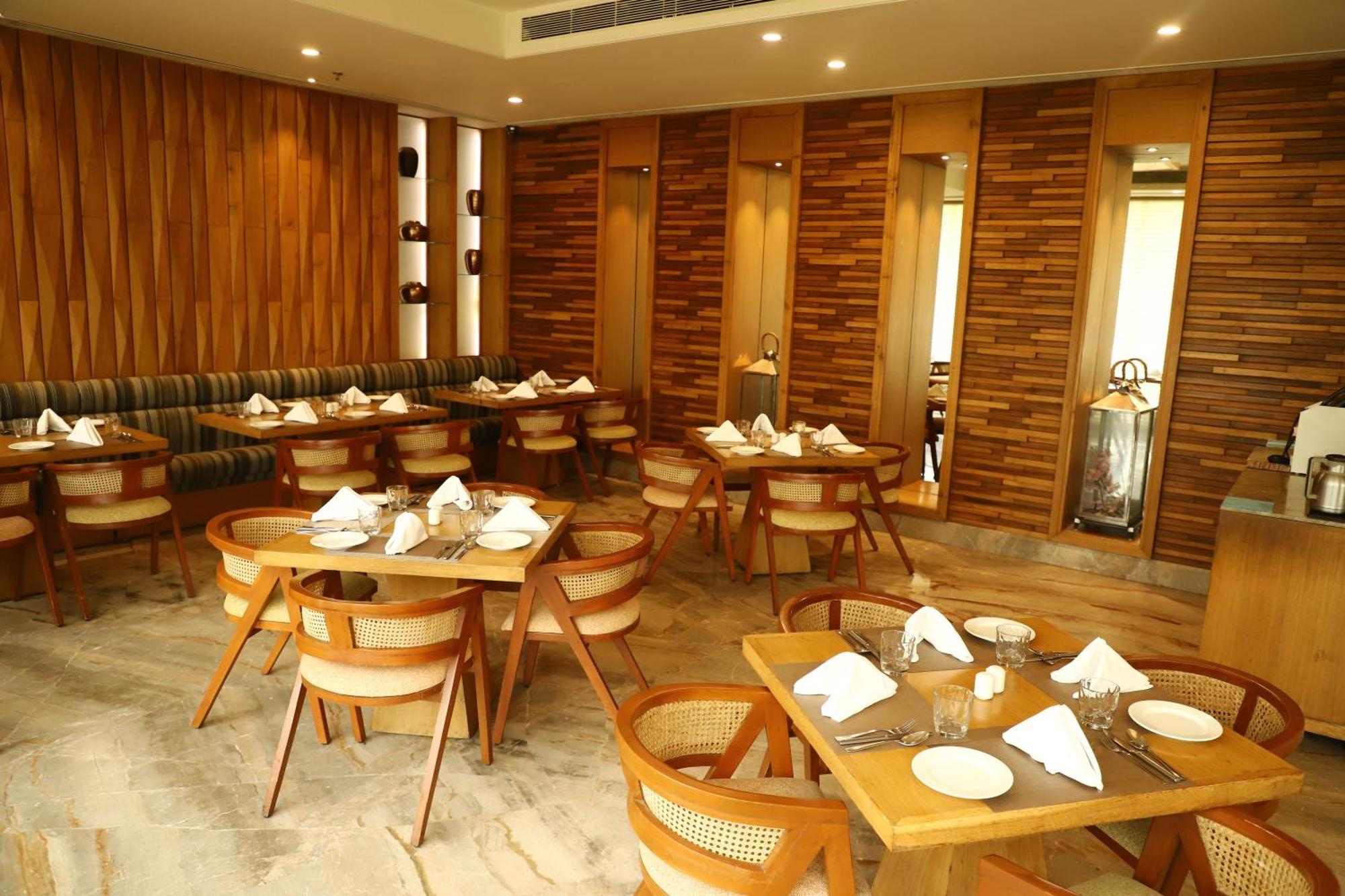 EFCEE Sarovar Portico Bhavnagar Esterno foto